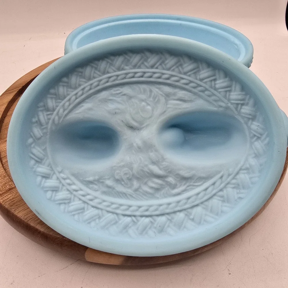 Vintage Westmoreland Blue Satin Milk Glass Love Birds On A Nest Candy Dish